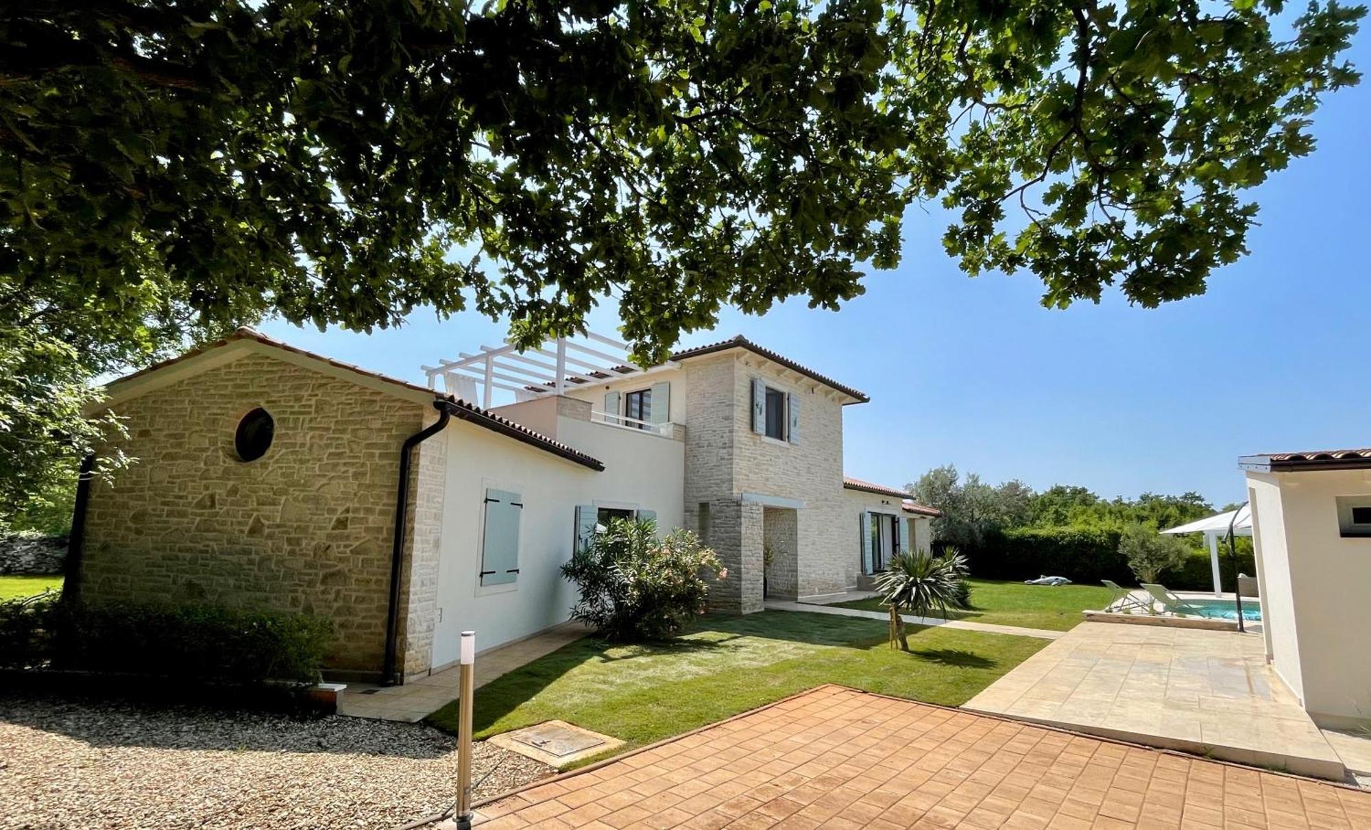 Luxury Villa In Istria - 9,000 Sqm Private Estate With Pool & Sauna, 15 Min To Sea, Near Fazana, 3 Bedrooms Juršići Eksteriør billede