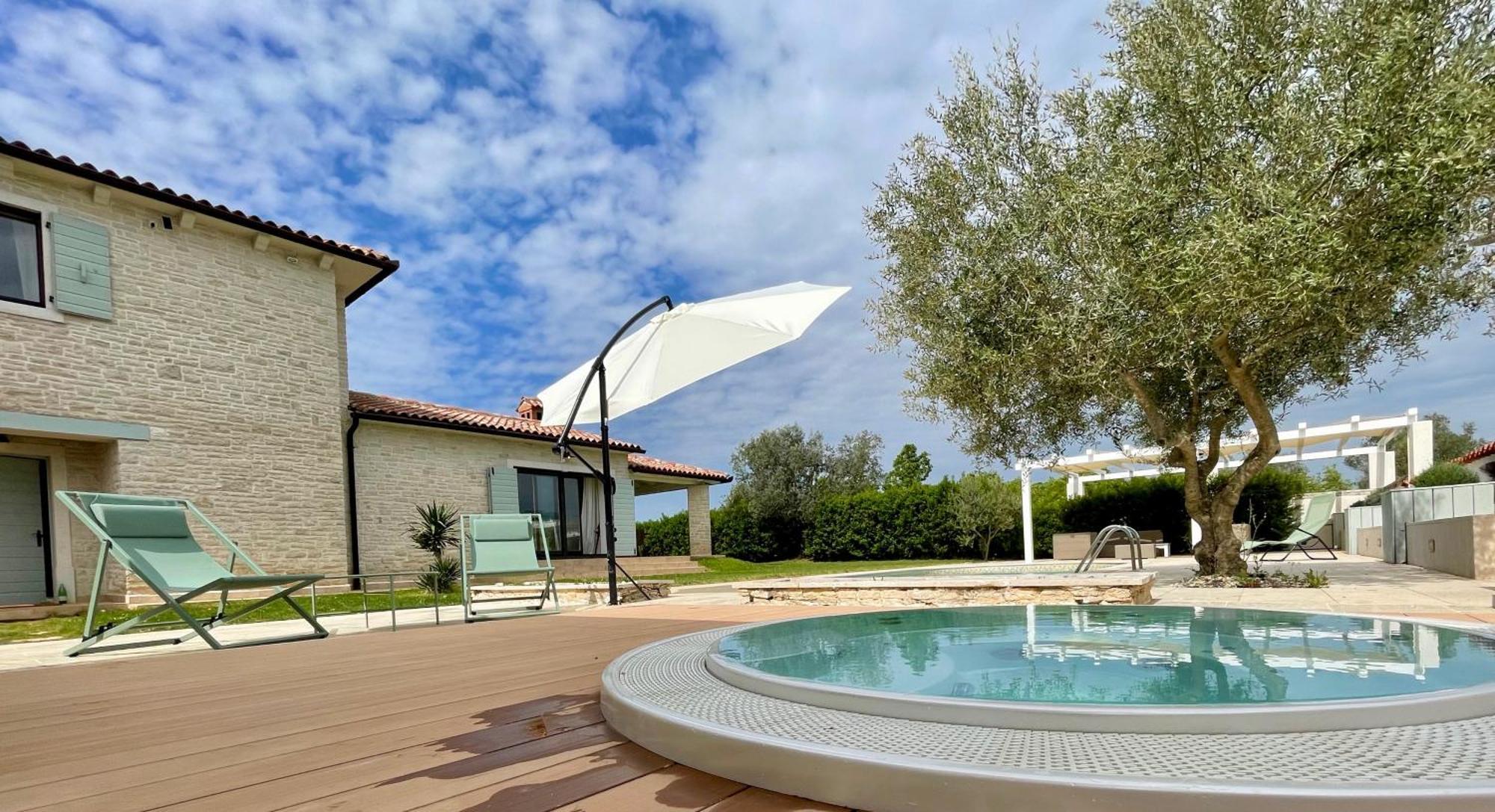 Luxury Villa In Istria - 9,000 Sqm Private Estate With Pool & Sauna, 15 Min To Sea, Near Fazana, 3 Bedrooms Juršići Eksteriør billede