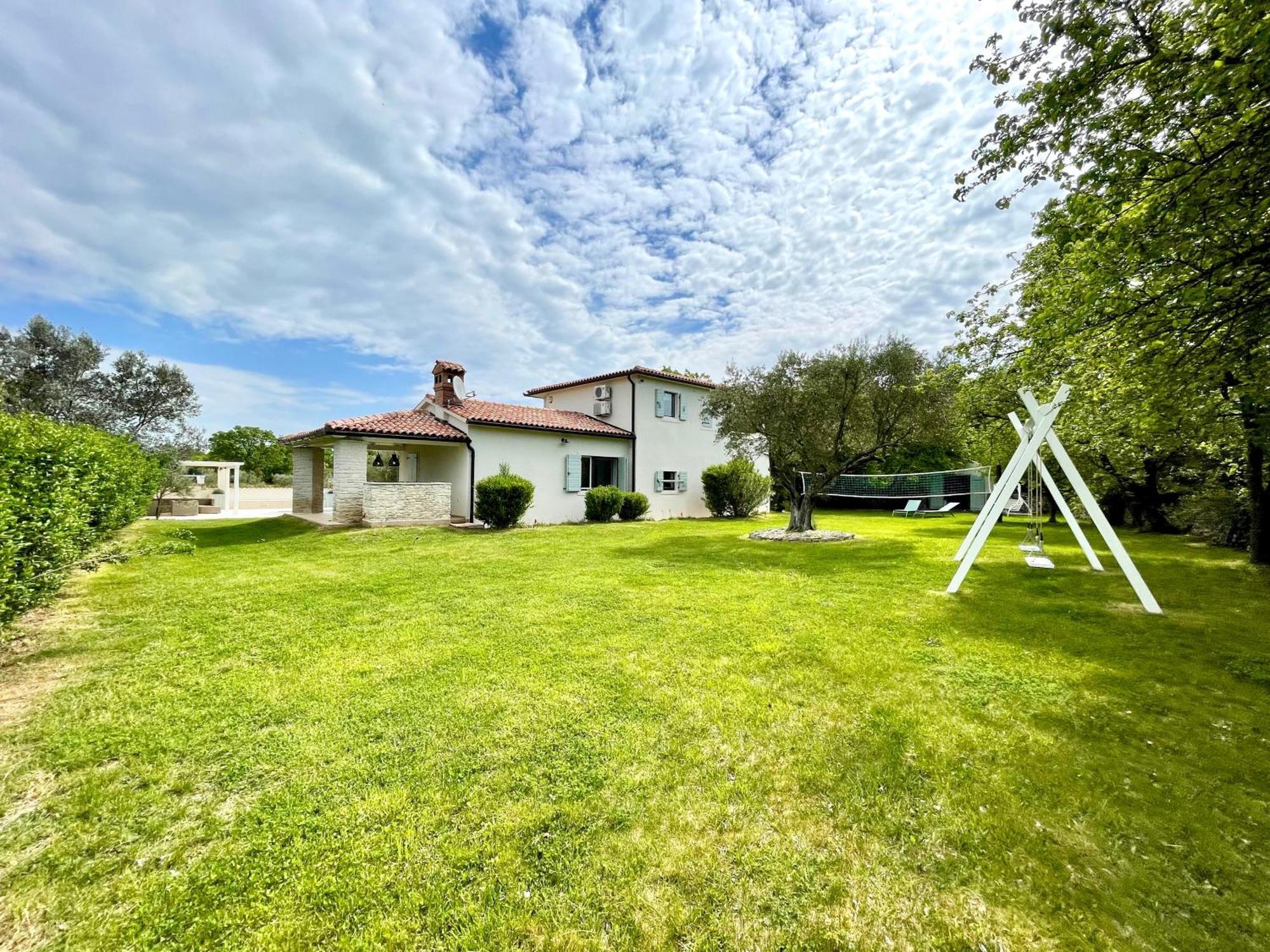 Luxury Villa In Istria - 9,000 Sqm Private Estate With Pool & Sauna, 15 Min To Sea, Near Fazana, 3 Bedrooms Juršići Eksteriør billede