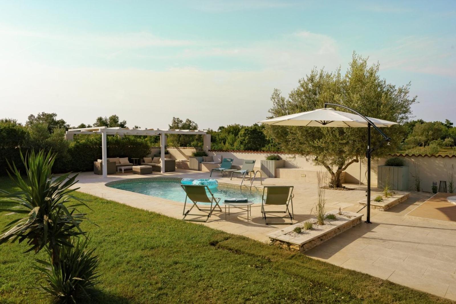 Luxury Villa In Istria - 9,000 Sqm Private Estate With Pool & Sauna, 15 Min To Sea, Near Fazana, 3 Bedrooms Juršići Eksteriør billede