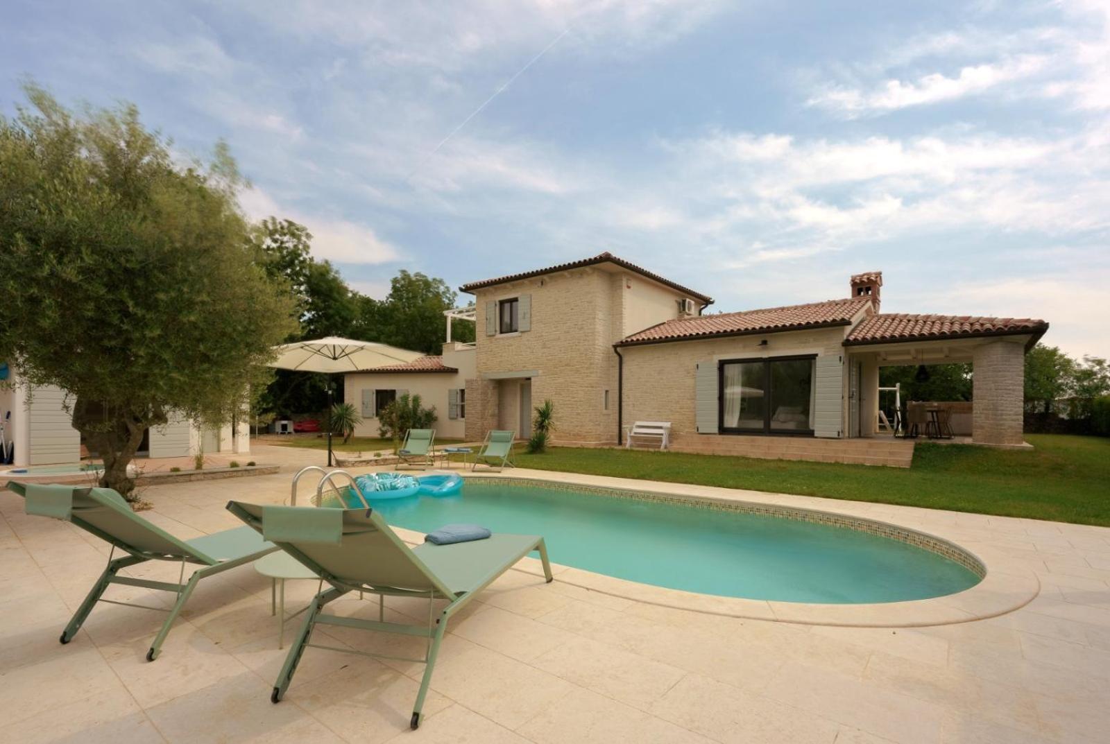 Luxury Villa In Istria - 9,000 Sqm Private Estate With Pool & Sauna, 15 Min To Sea, Near Fazana, 3 Bedrooms Juršići Eksteriør billede