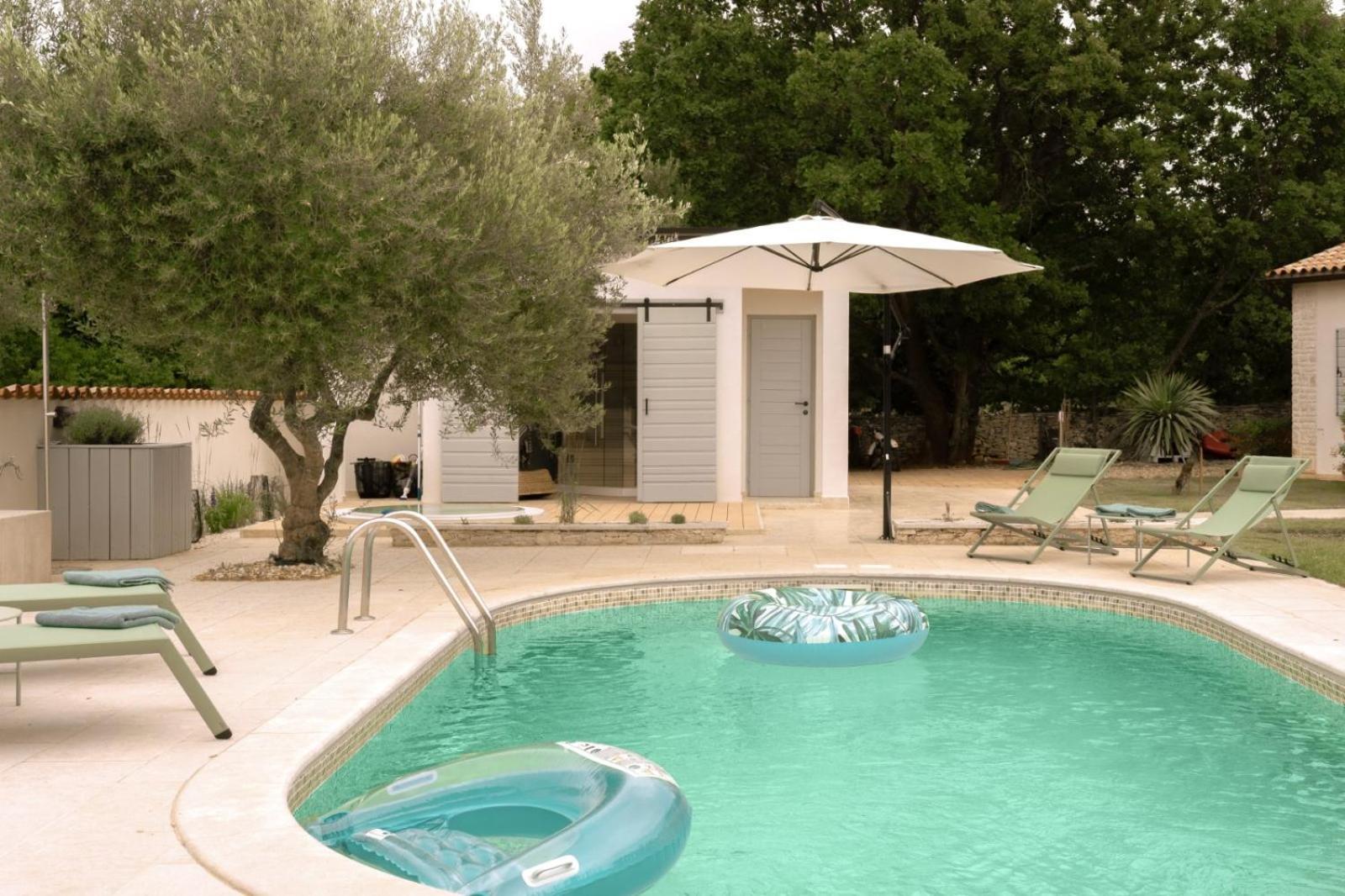 Luxury Villa In Istria - 9,000 Sqm Private Estate With Pool & Sauna, 15 Min To Sea, Near Fazana, 3 Bedrooms Juršići Eksteriør billede